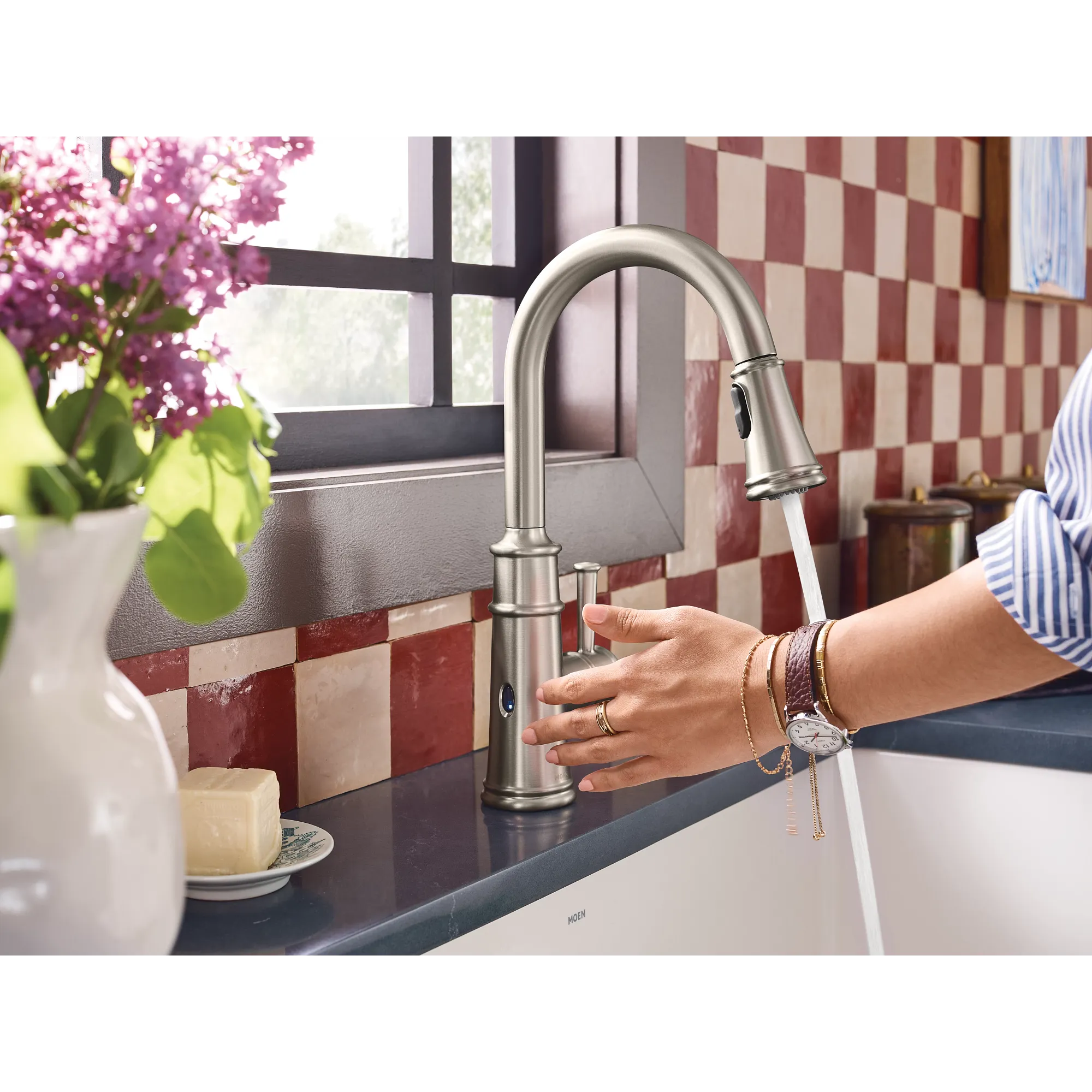 Belfield MotionSense Wave One-Handle High Arc Single Sensor Pulldown Kitchen Faucet - Image 3