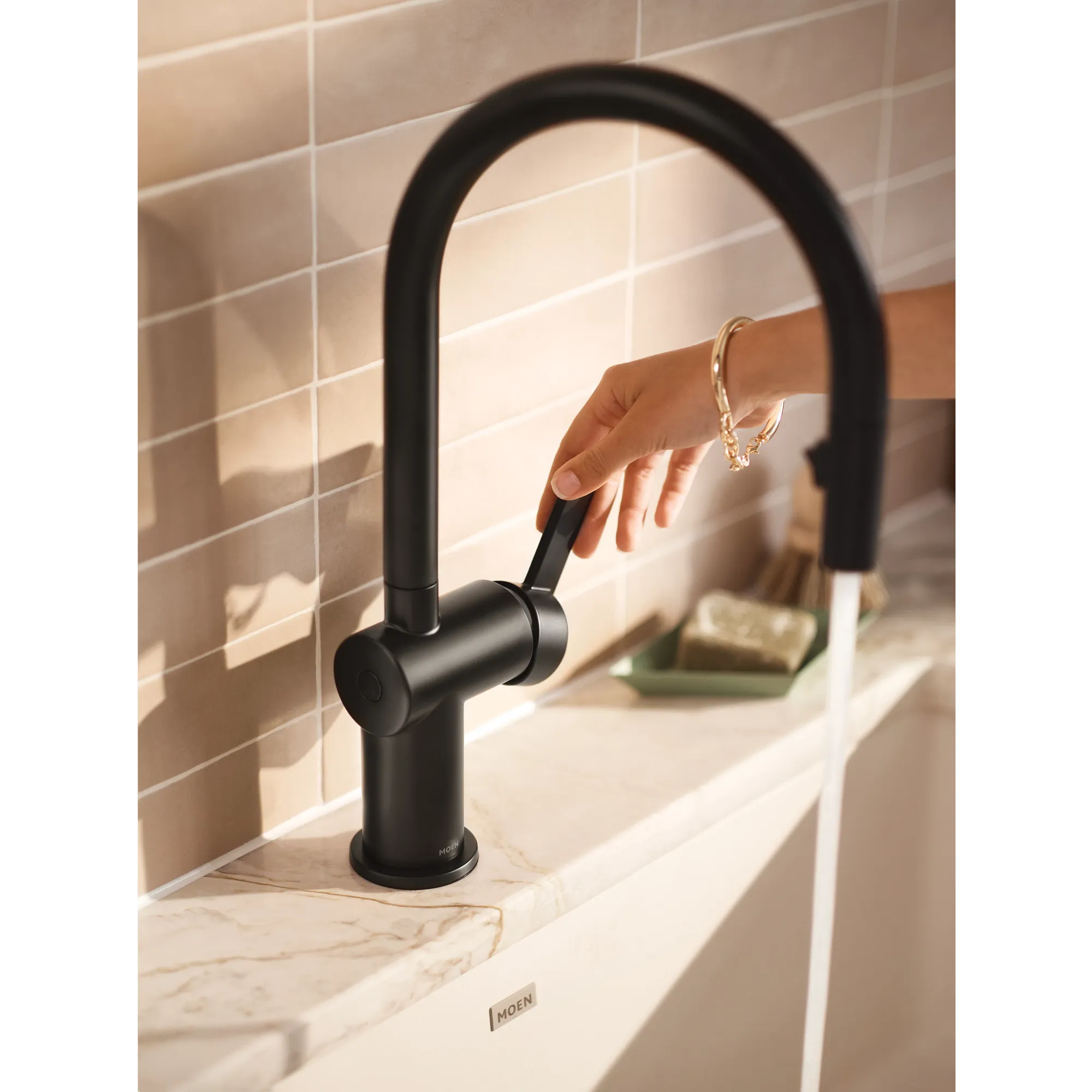 Cia MotionSense Wave One-Handle High Arc Single Sensor Pulldown Kitchen Faucet - Image 15