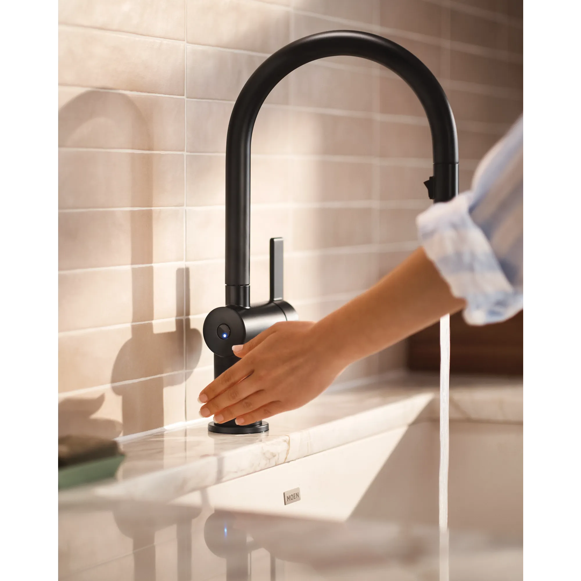 Cia MotionSense Wave One-Handle High Arc Single Sensor Pulldown Kitchen Faucet - Image 11