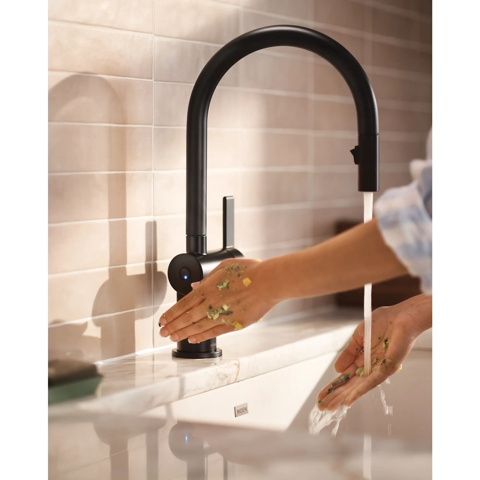 Cia MotionSense Wave One-Handle High Arc Single Sensor Pulldown Kitchen Faucet - Image 13