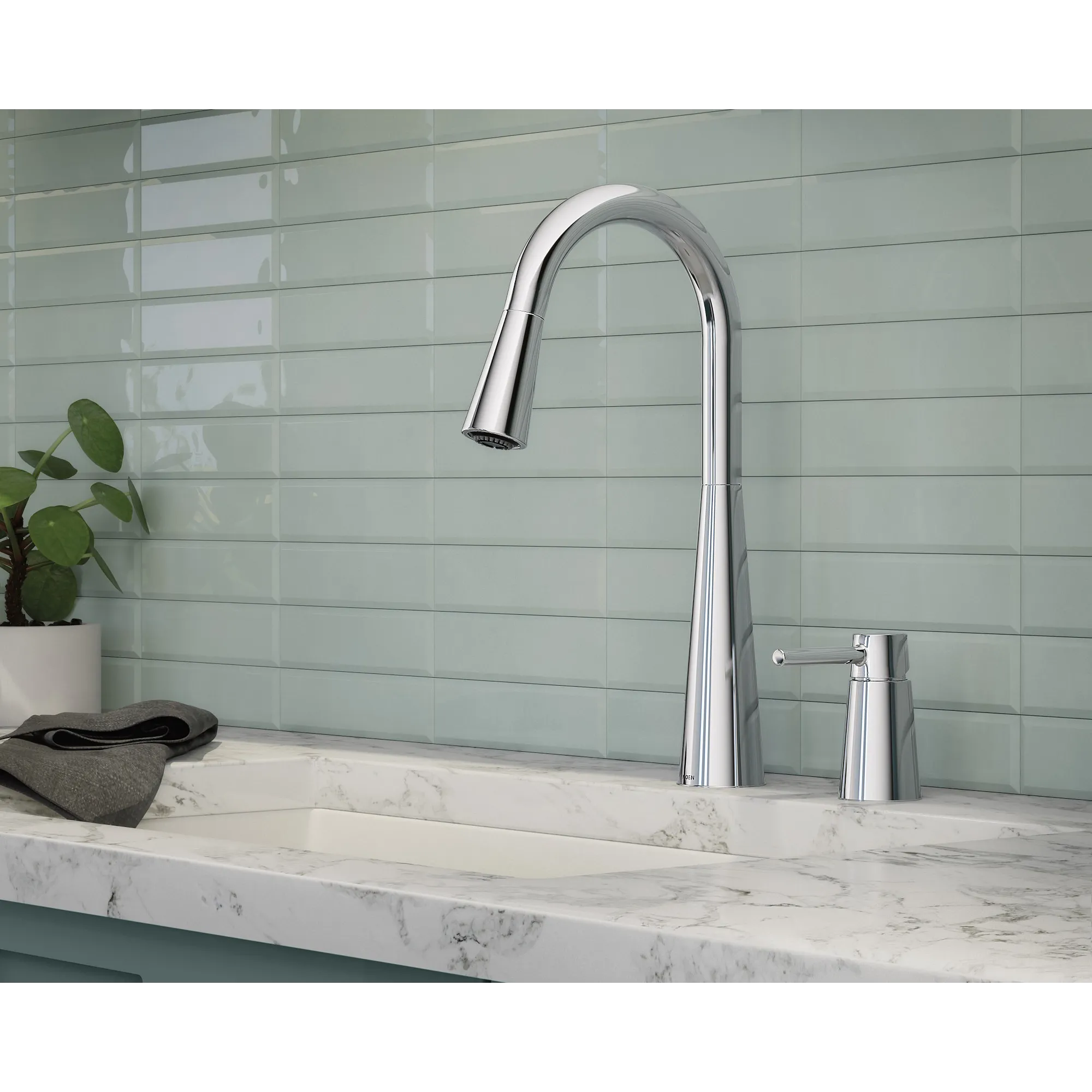 Sleek One-Handle Pulldown Kitchen Faucet - Image 2