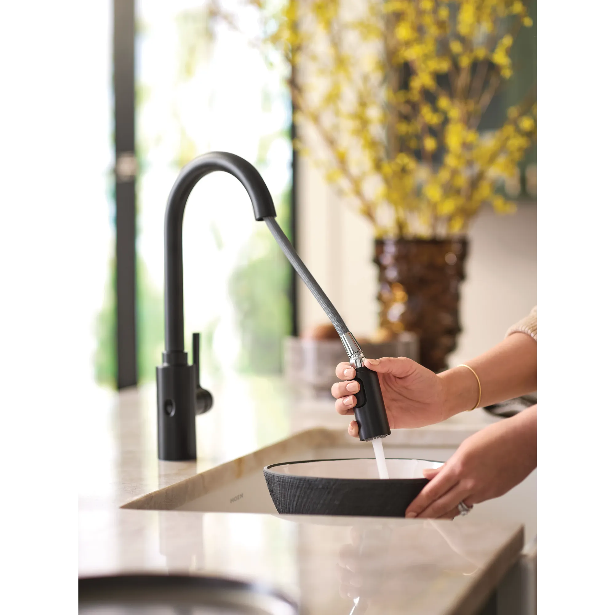 Genta LX MotionSense Wave Single Sensor One-Handle High Arc Pulldown Kitchen Faucet - Image 29