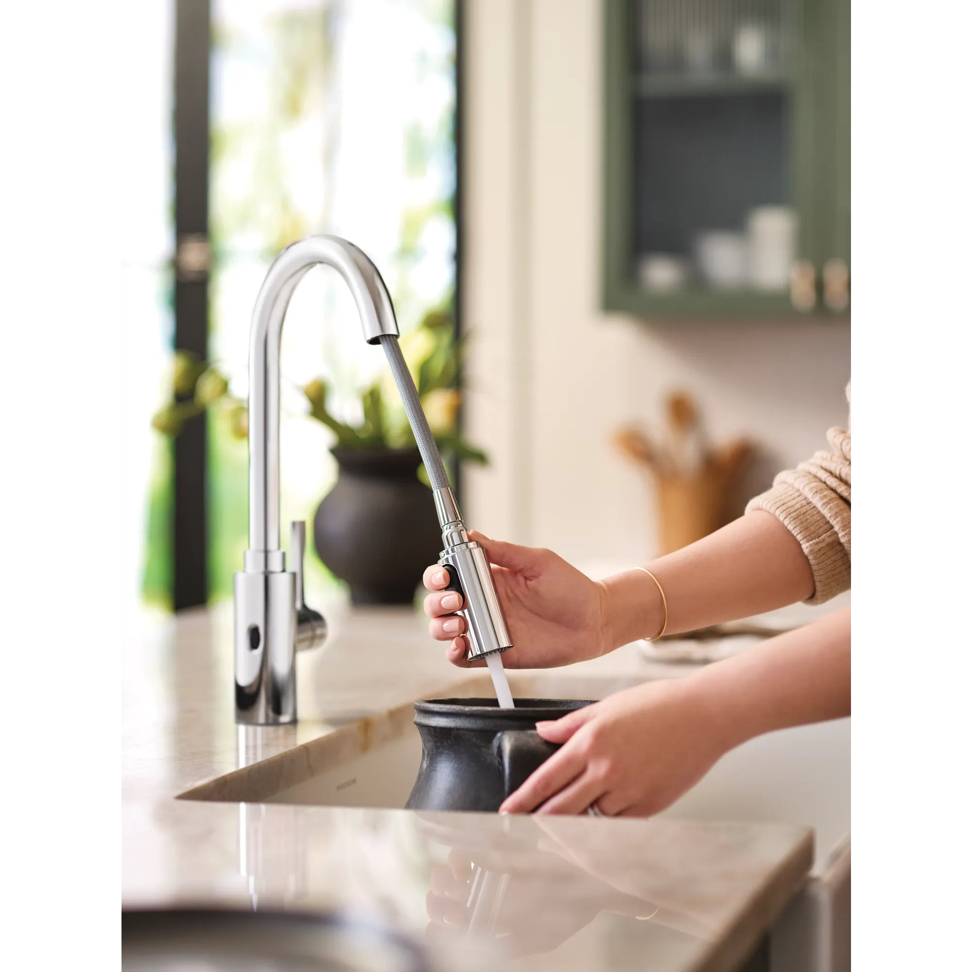 Genta LX MotionSense Wave Single Sensor One-Handle High Arc Pulldown Kitchen Faucet - Image 14