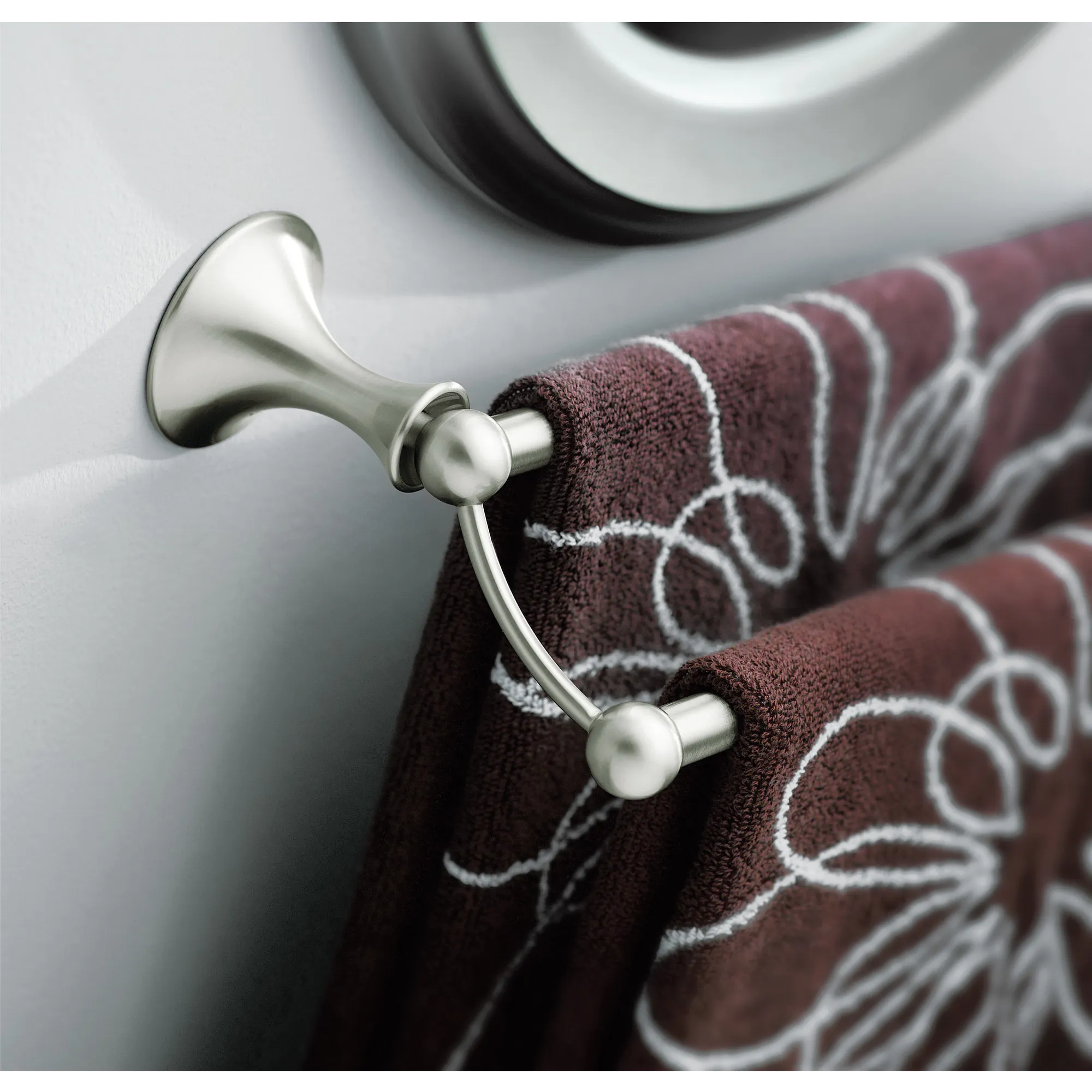 Lounge 24 Double Towel Bar - Image 4